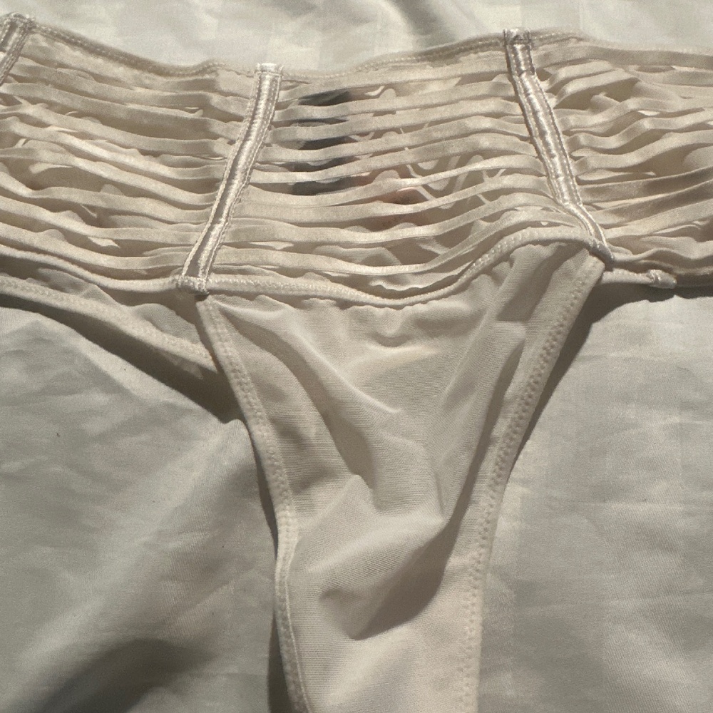 Victorias Secret mesh thong Panty Size S New